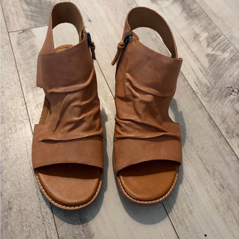 Sofft Women's Brown Leather Sandals
